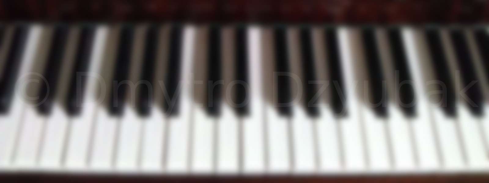 piano keyboard blur